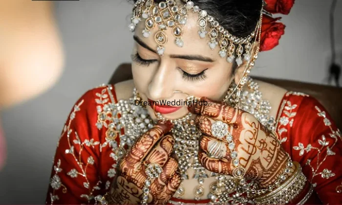 Black 2 Blonde Salon